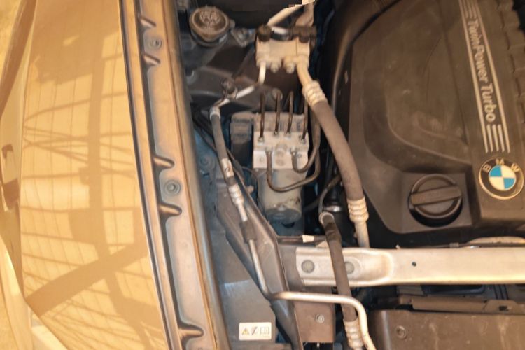 Used BMW X5 2011 xDrive35i Leading Model Engine Bay Right