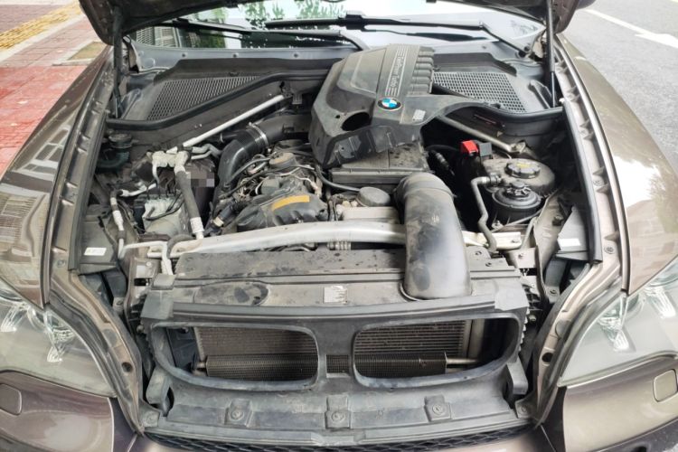 Used BMW X5 2011 xDrive35i Leading Model Engine Bay