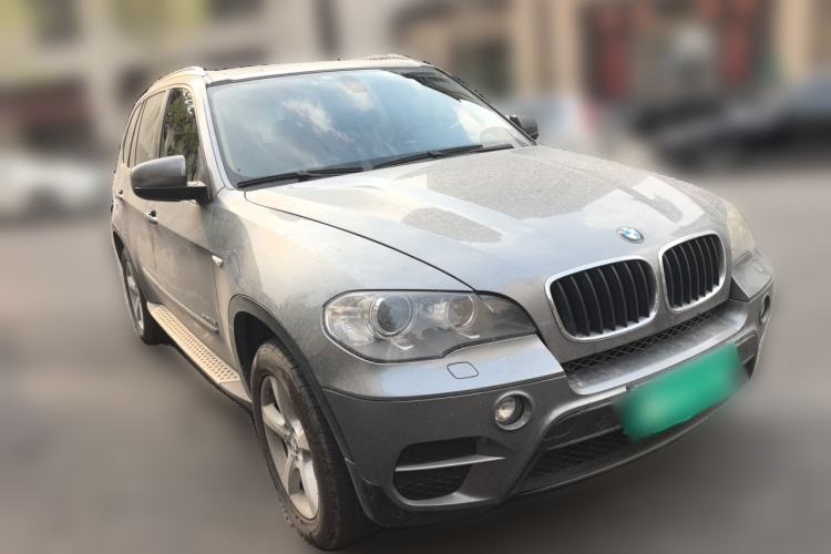 Used BMW X5 2011 xDrive35i Luxury Model Front Right 45 Deg