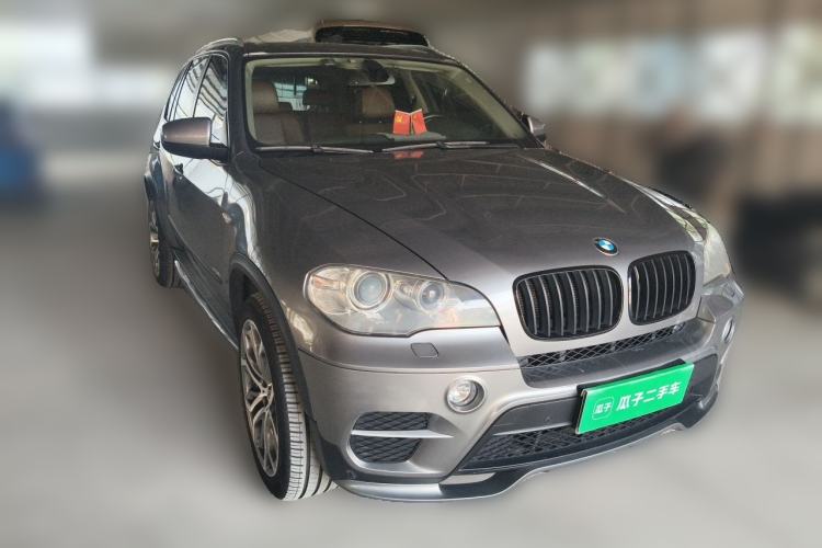Used BMW X5 2011 xDrive35i Luxury Model Front Right 45 Deg