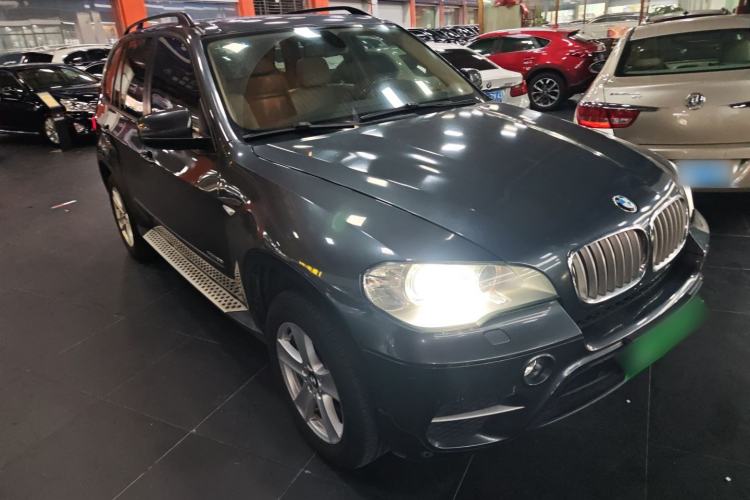 Used BMW X5 2011 xDrive35i Leading Model Front Right 45 Deg