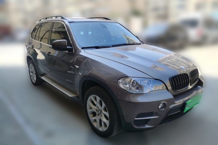 Used BMW X5 2011 xDrive35i Leading Model Front Right 45 Deg