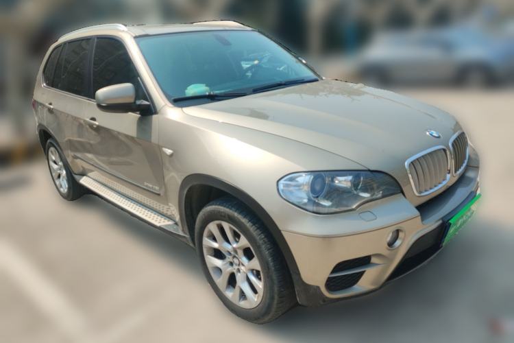 Used BMW X5 2011 xDrive35i Luxury Model Front Right 45 Deg