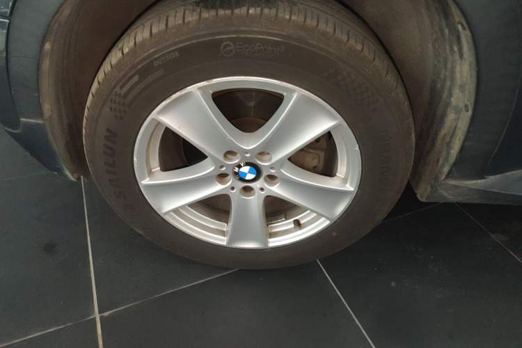 Used BMW X5 2011 xDrive35i Leading Model Left Front Wheel Hub