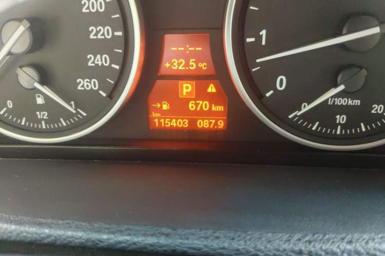 Used BMW X5 2011 xDrive35i Luxury Edition Odometer Close Up