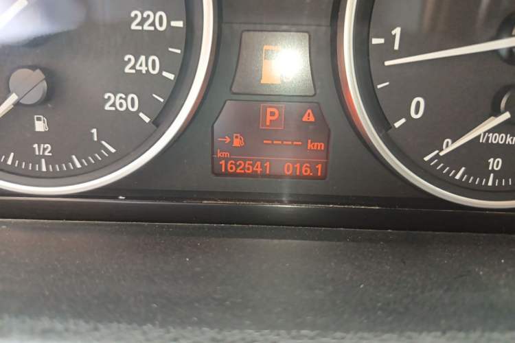 Used BMW X5 2011 xDrive35i Luxury Edition Odometer Close Up