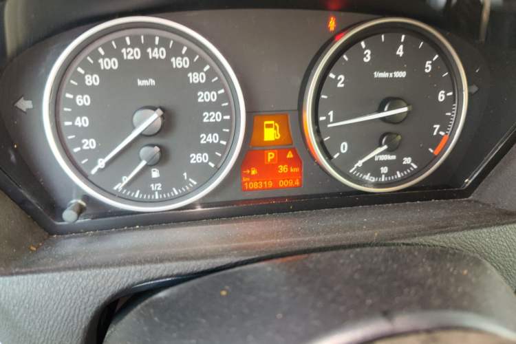 Used BMW X5 2011 xDrive35i Leading Model Odometer Close Up