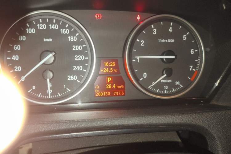 Used BMW X5 2011 xDrive35i Leading Model Odometer Close Up