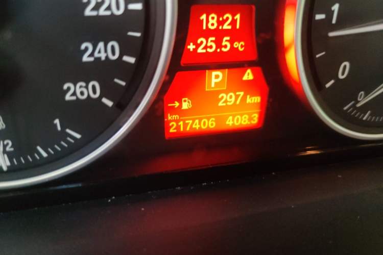 Used BMW X5 2011 xDrive35i Leading Model Odometer Close Up