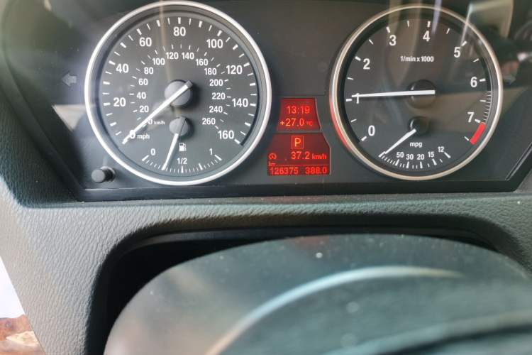 Used BMW X5 2011 xDrive35i Leading Model Odometer Close Up