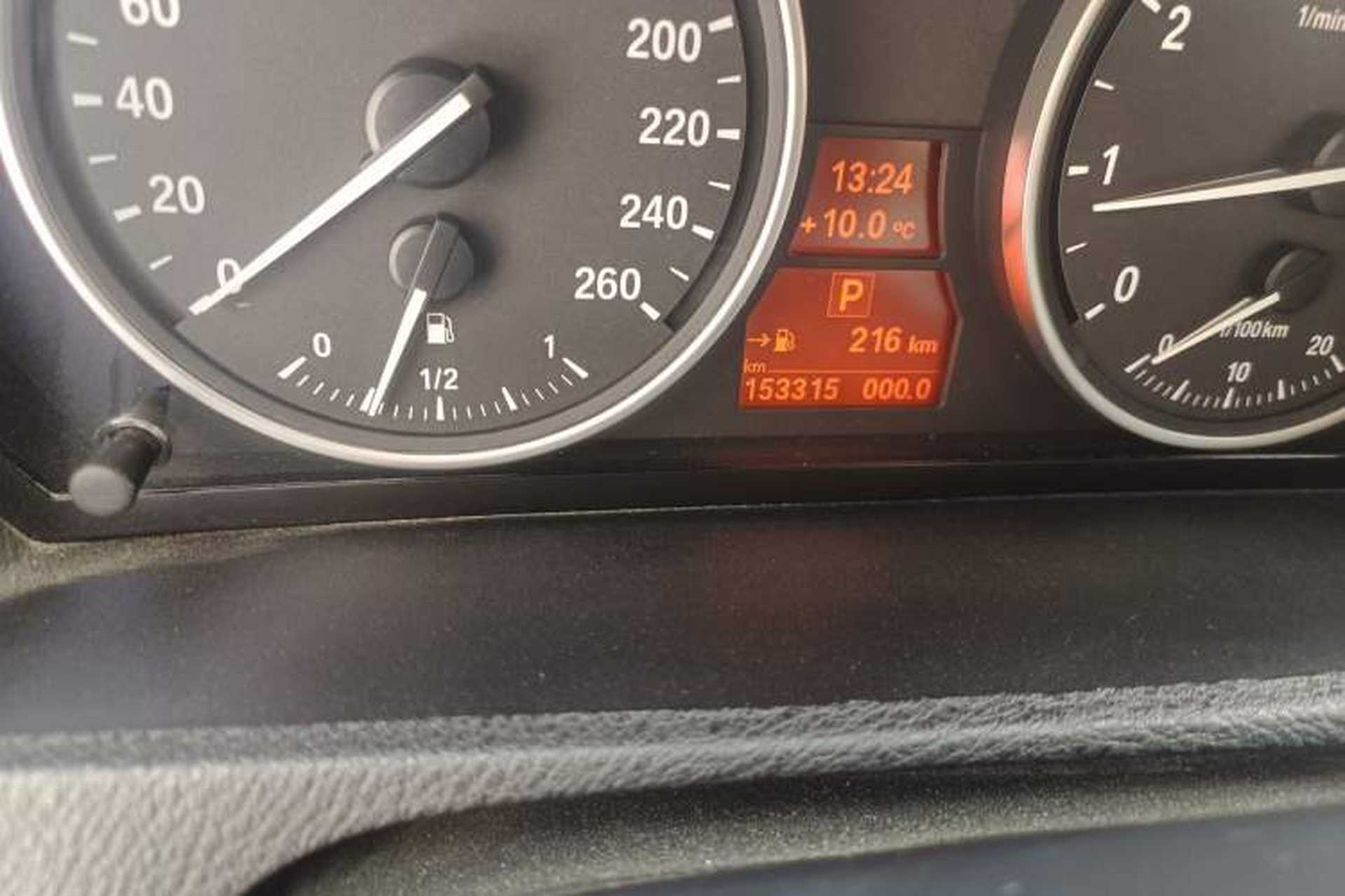 Used BMW X5 2011 xDrive35i Leading Model Odometer Close Up