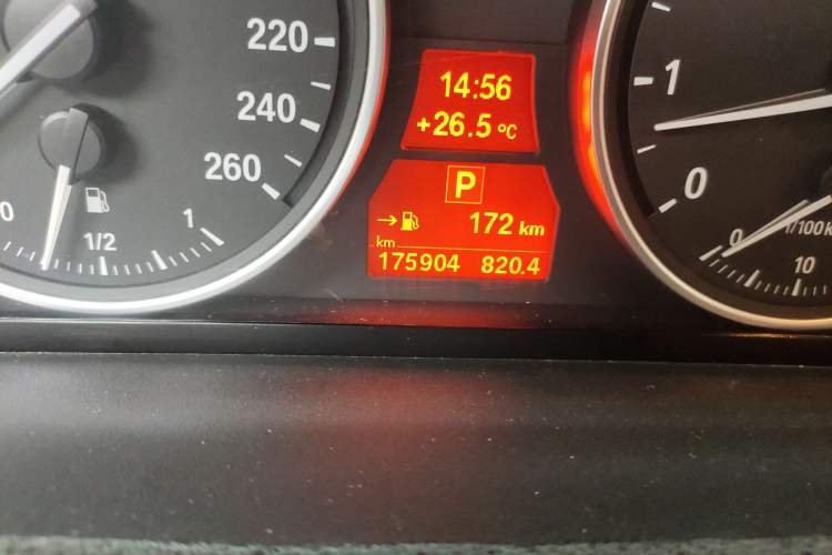 Used BMW X5 2011 xDrive35i Leading Model Odometer Close Up