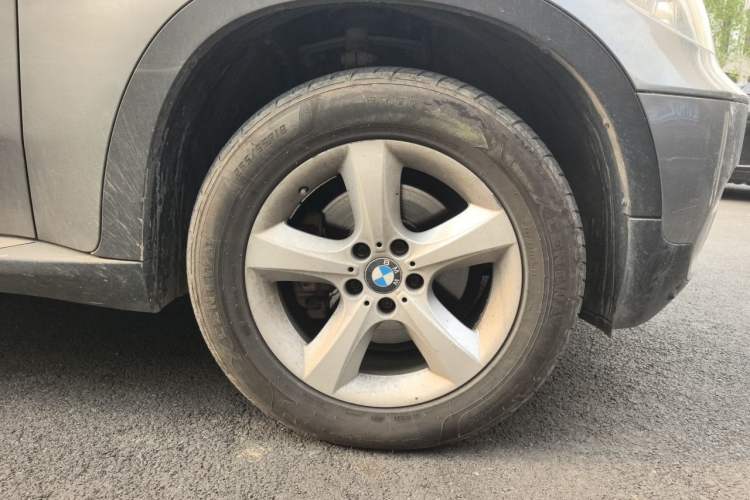 Used BMW X5 2011 xDrive35i Luxury Model Right Front Wheel Hub