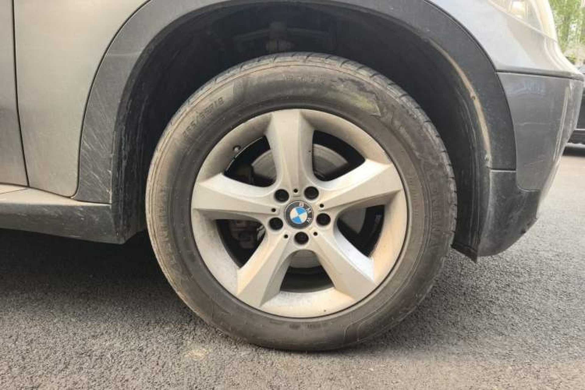 Used BMW X5 2011 xDrive35i Luxury Model Right Front Wheel Hub