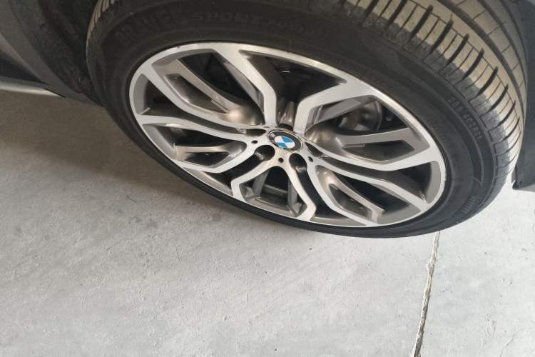 Used BMW X5 2011 xDrive35i Luxury Model Right Front Wheel Hub