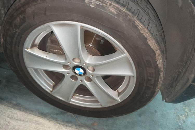 Used BMW X5 2011 xDrive35i Leading Model Right Front Wheel Hub