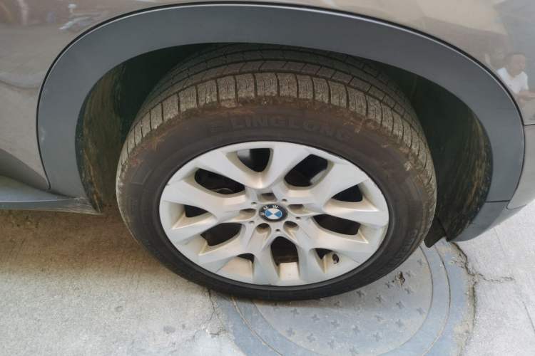 Used BMW X5 2011 xDrive35i Leading Model Right Front Wheel Hub