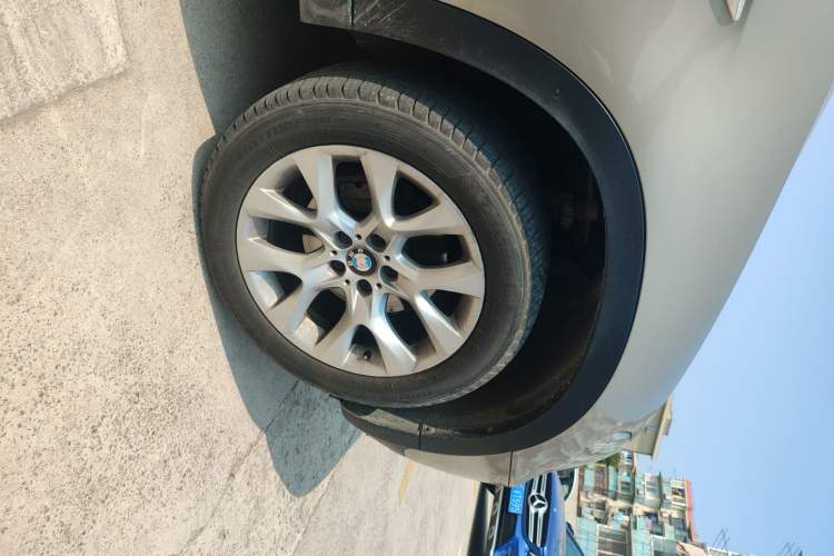 Used BMW X5 2011 xDrive35i Luxury Model Right Front Wheel Hub