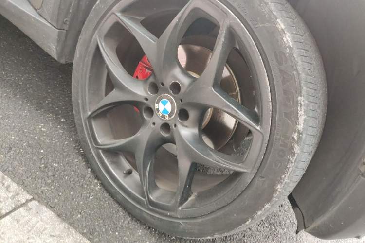 Used BMW X5 2011 xDrive35i Leading Model Right Front Wheel Hub