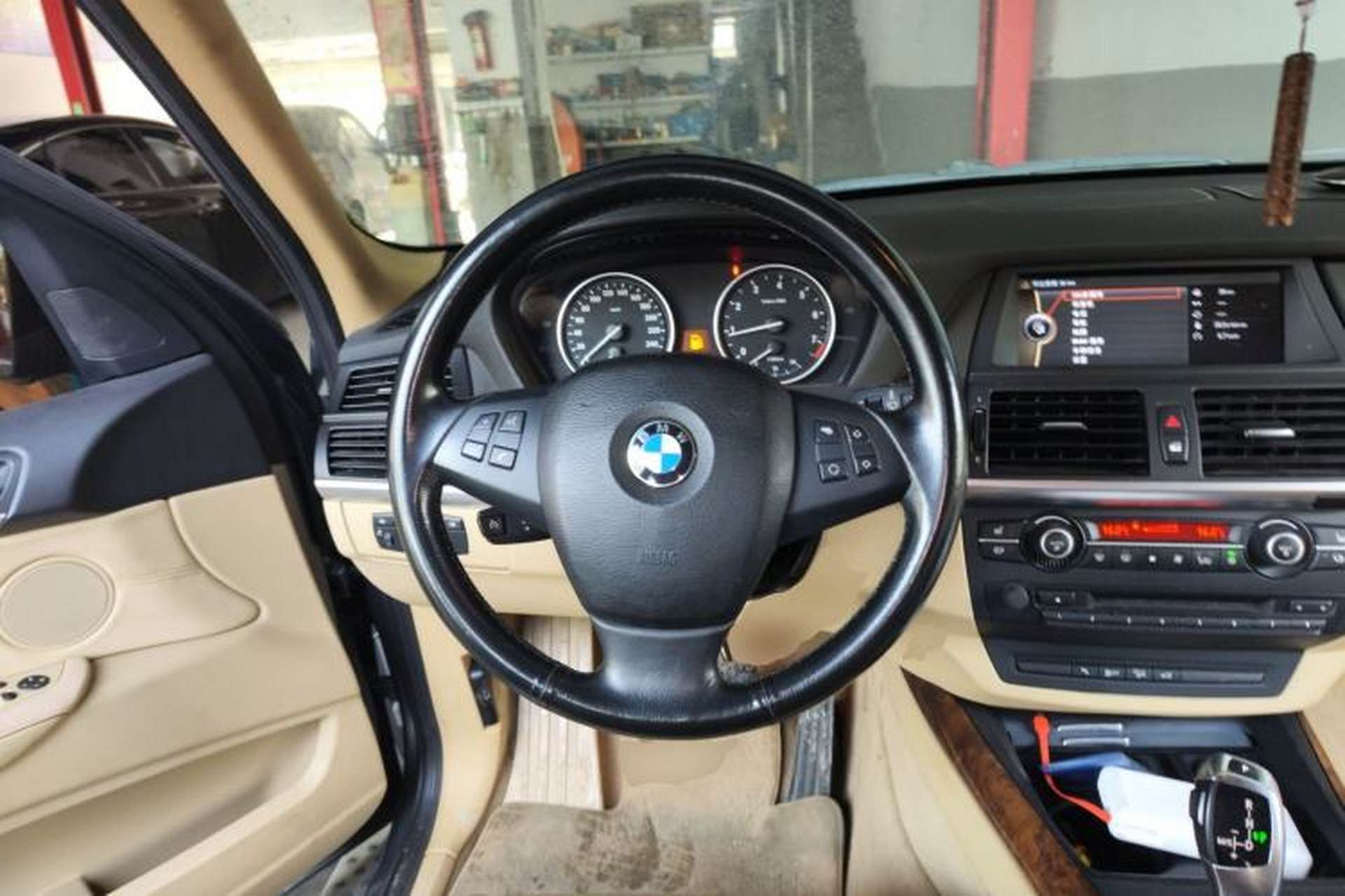 Used BMW X5 2011 xDrive35i Leading Model Steering Wheel