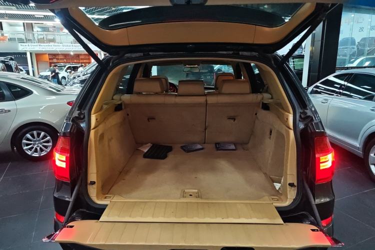 Used BMW X5 2011 xDrive35i Leading Model Trunk
