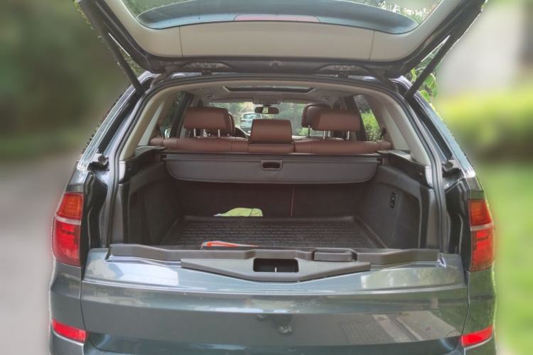 Used BMW X5 2011 xDrive35i Leading Model Trunk
