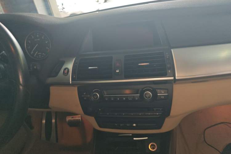 Used BMW X5 2011 xDrive35i M Sport model Audio And AC Panel