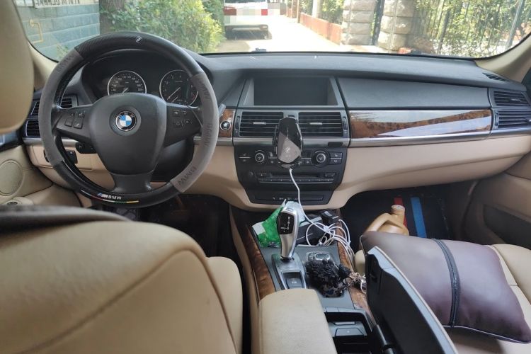 Used BMW X5 2011 xDrive35i Leading Model Center Console