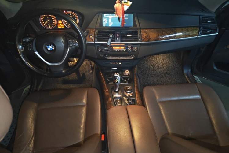Used BMW X5 2011 xDrive35i Luxury Model Center Console