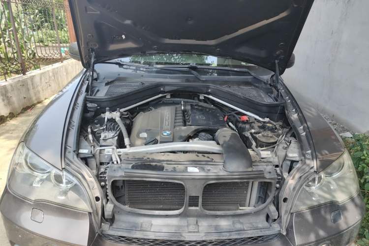 Used BMW X5 2011 xDrive35i Leading Model Engine Bay