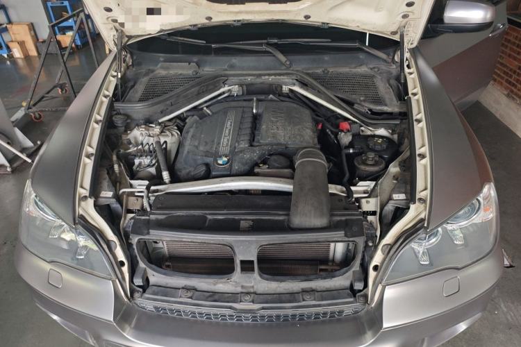 Used BMW X5 2011 xDrive35i M Sport model Engine Bay
