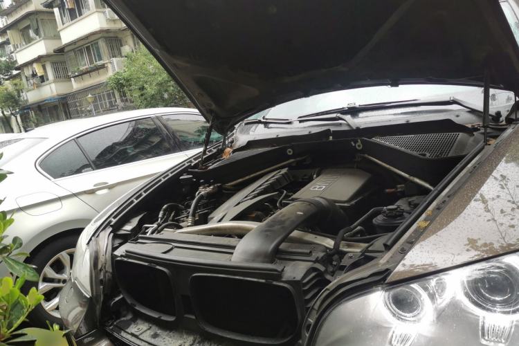 Used BMW X5 2011 xDrive35i Leading Model Engine Bay