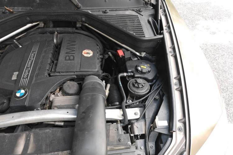 Used BMW X5 2011 xDrive35i Luxury Edition Engine Bay Left
