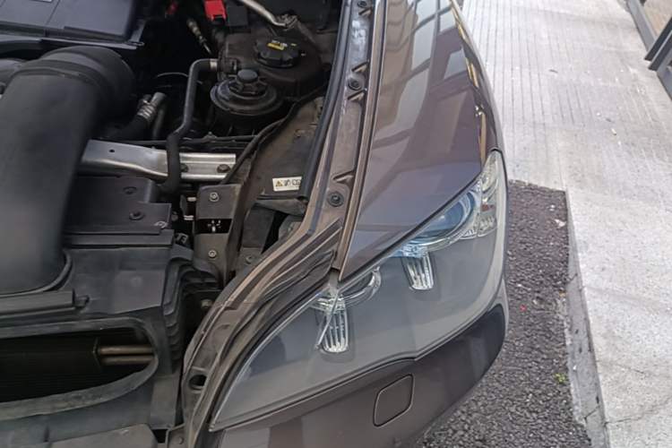 Used BMW X5 2011 xDrive35i Luxury Model Engine Bay Left