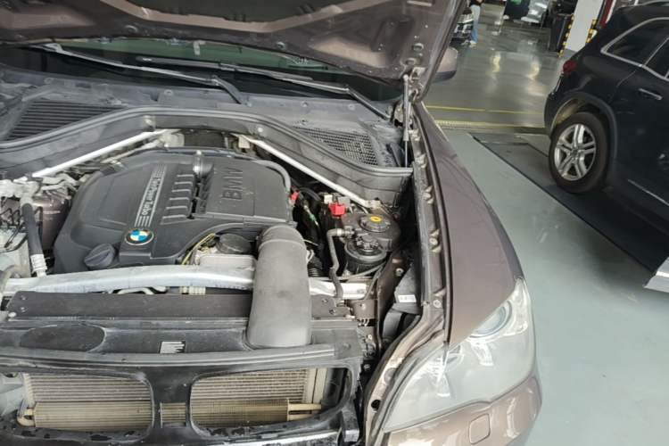 Used BMW X5 2011 xDrive35i Luxury Model Engine Bay Left
