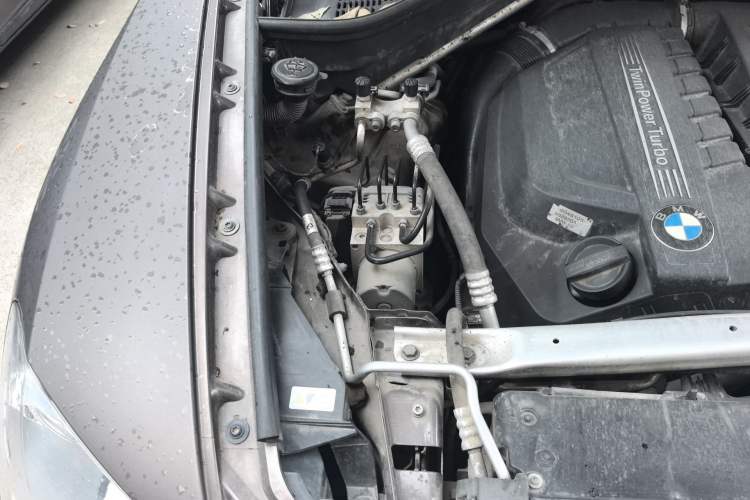 Used BMW X5 2011 xDrive35i Leading Model Engine Bay Right
