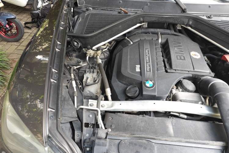 Used BMW X5 2011 xDrive35i Luxury Edition Engine Bay Right