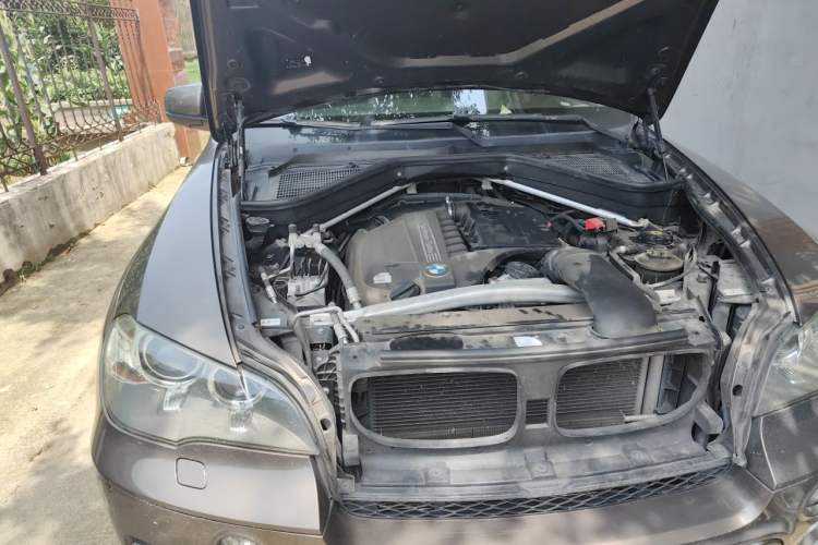 Used BMW X5 2011 xDrive35i Leading Model Engine Bay Right