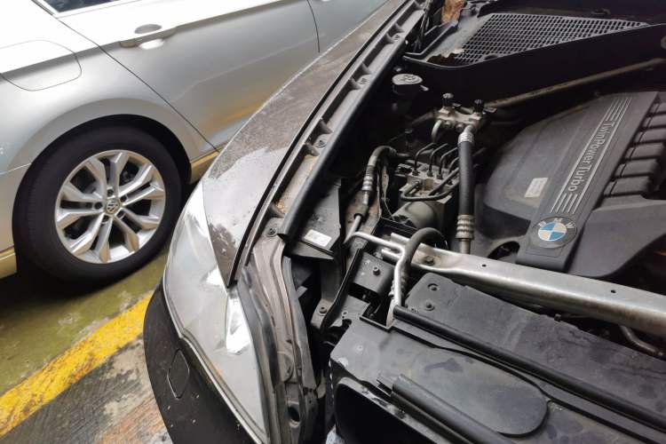 Used BMW X5 2011 xDrive35i Leading Model Engine Bay Right