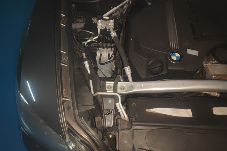 Used BMW X5 2011 xDrive35i Leading Model Engine Bay Right