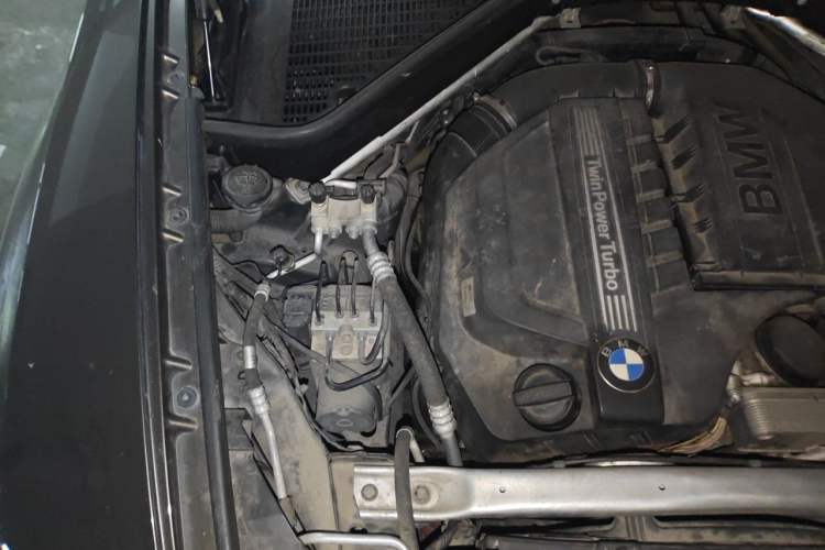 Used BMW X5 2011 xDrive35i Luxury Model Engine Bay Right