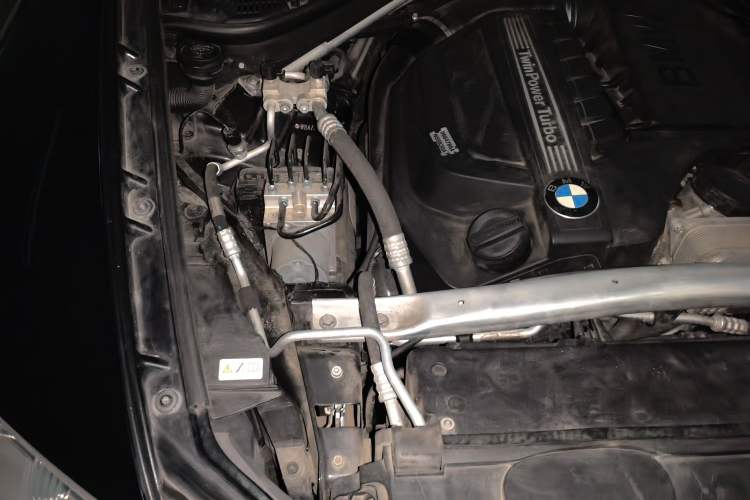 Used BMW X5 2011 xDrive35i Luxury Model Engine Bay Right