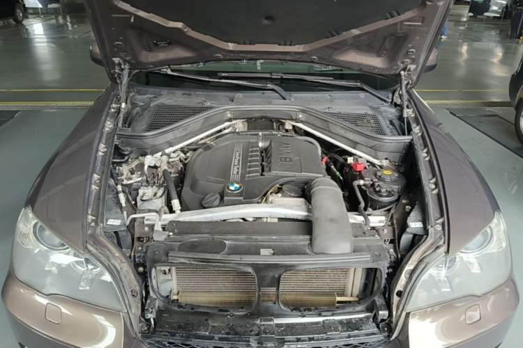 Used BMW X5 2011 xDrive35i Luxury Model Engine Bay
