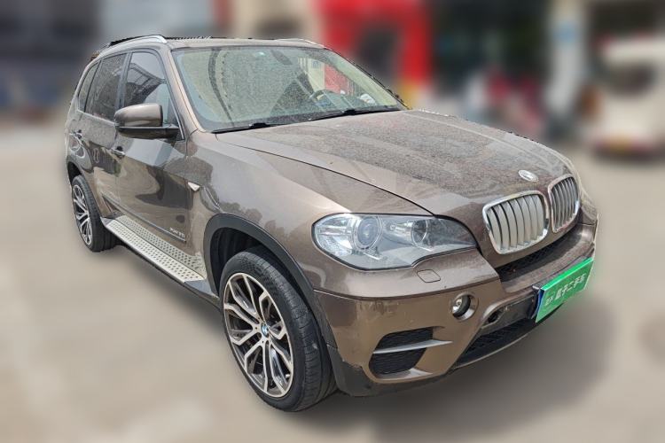 Used BMW X5 2011 xDrive35i Luxury Model Front Right 45 Deg