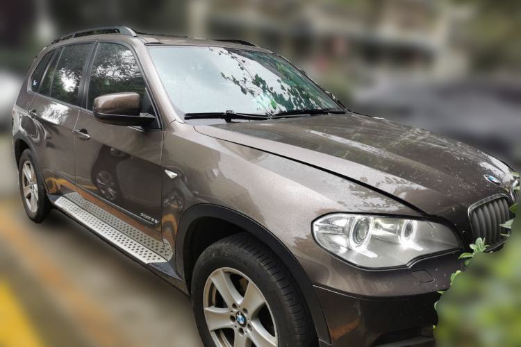 Used BMW X5 2011 xDrive35i Leading Model Front Right 45 Deg