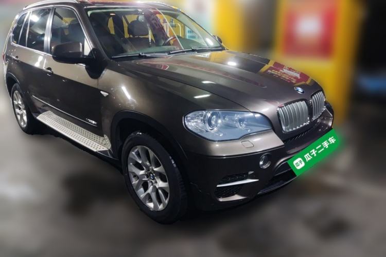 Used BMW X5 2011 xDrive35i Luxury Model Front Right 45 Deg