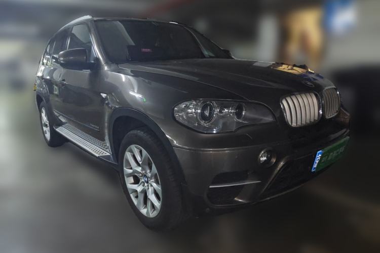 Used BMW X5 2011 xDrive35i Luxury Model Front Right 45 Deg