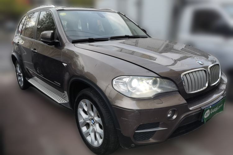Used BMW X5 2011 xDrive35i Luxury Model Front Right 45 Deg