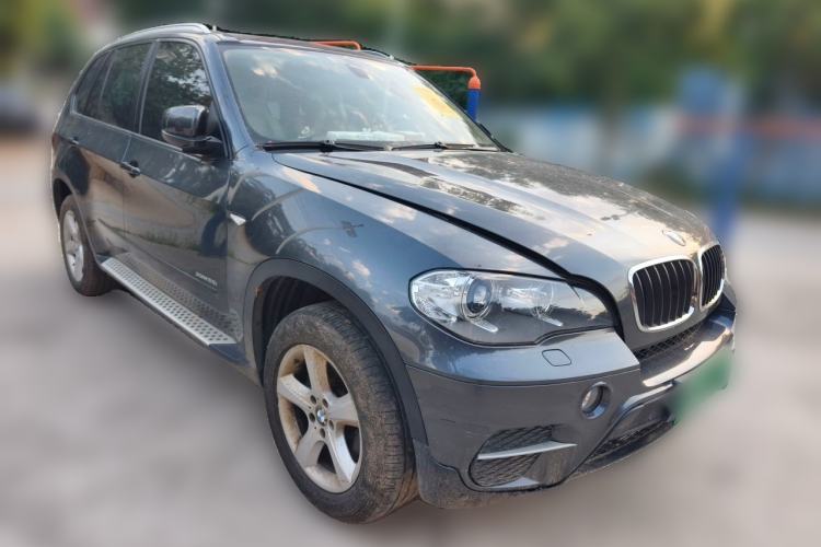 Used BMW X5 2011 xDrive35i Luxury Model Front Right 45 Deg