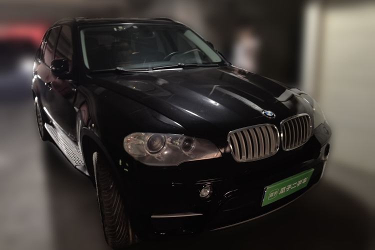 Used BMW X5 2011 xDrive35i Luxury Model Front Right 45 Deg